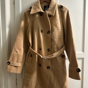 Wantdo belted double breasted women’s jacket.